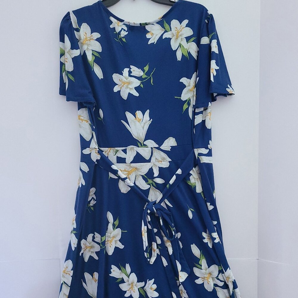 PINUP FASHION FLORAL V-NECK DRESS | BLUE & WHITE | SHORT SLEEVE | SZ 22W - Picture 10 of 14